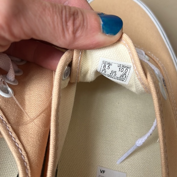 Vans - Picture 9 of 9